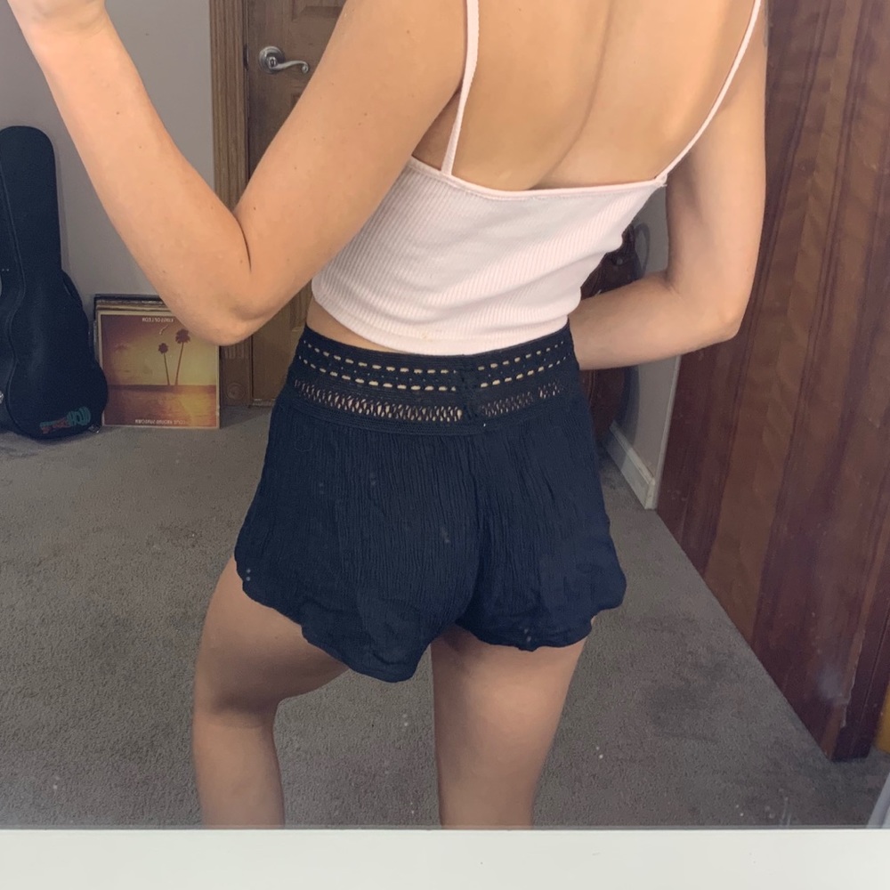 Flowy Shorts - Picture 2 of 3